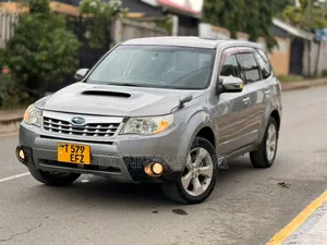 Subaru Forester 2010 Silver