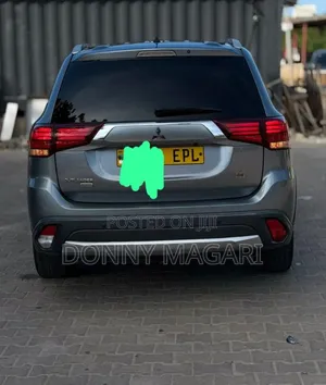 Mitsubishi Outlander 2018 Gray