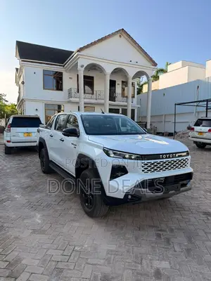 New Toyota Hilux 2025 White
