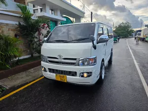 Toyota Quantum 2014 White