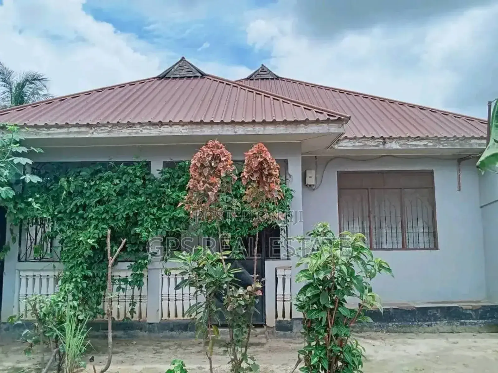 3bdrm House in Kiluvya Kwa Komba, Kinondoni for sale