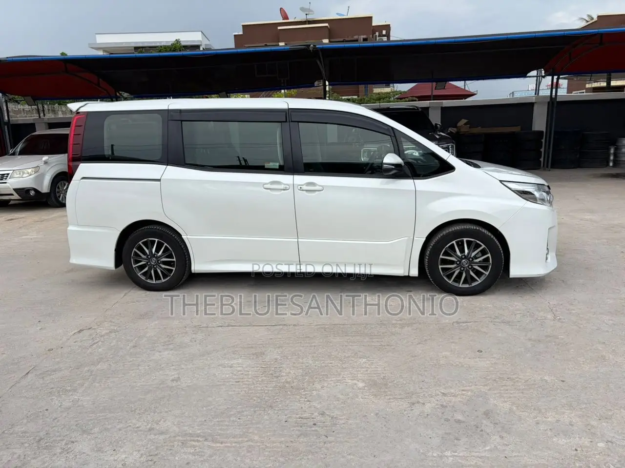 Toyota Noah 2014 White