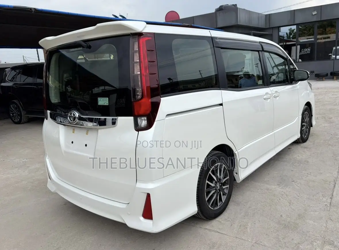 Toyota Noah 2014 White