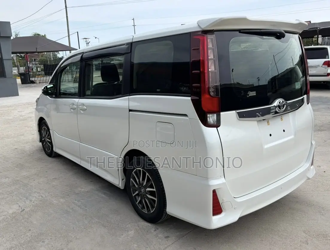 Toyota Noah 2014 White