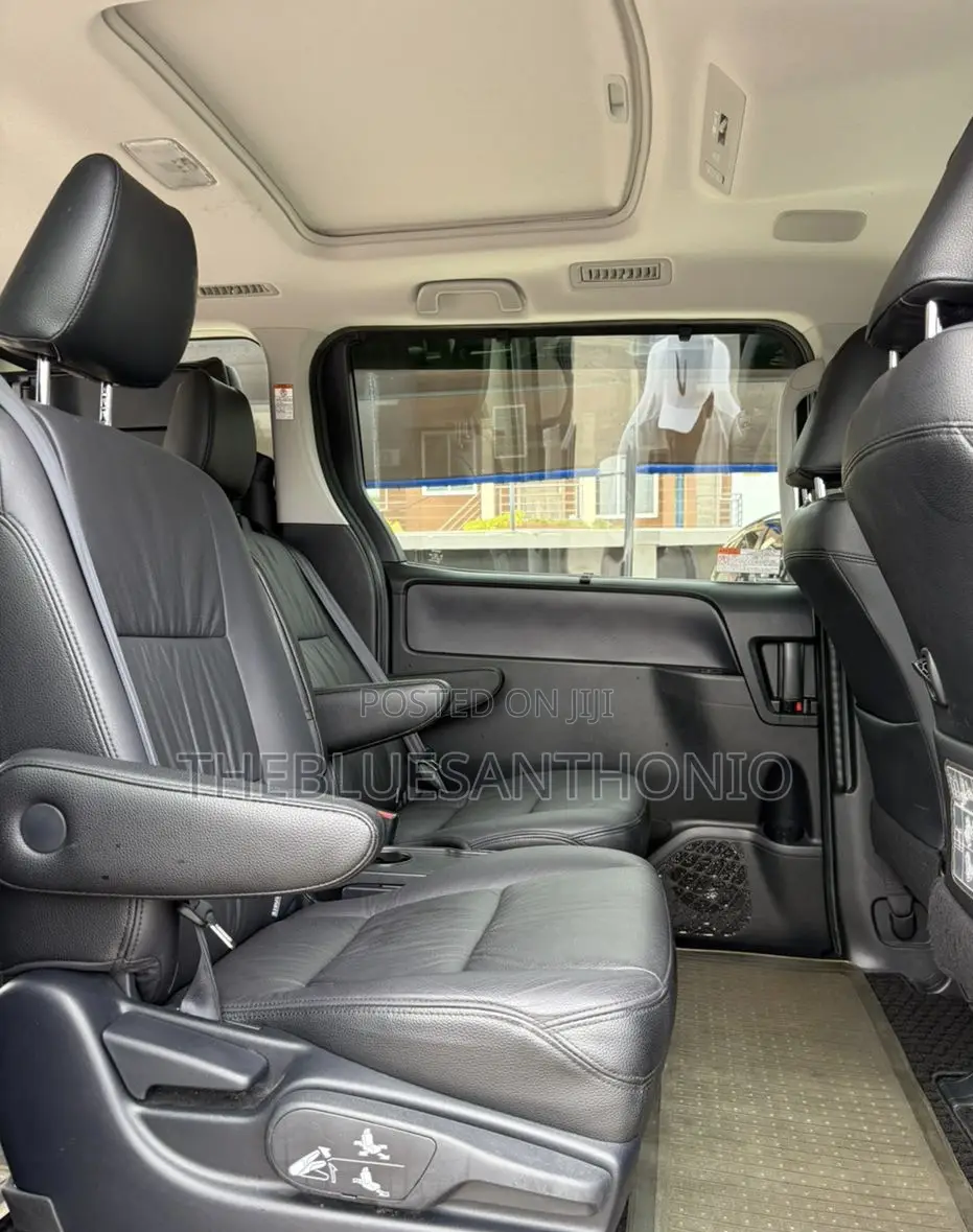 Toyota Noah 2014 White