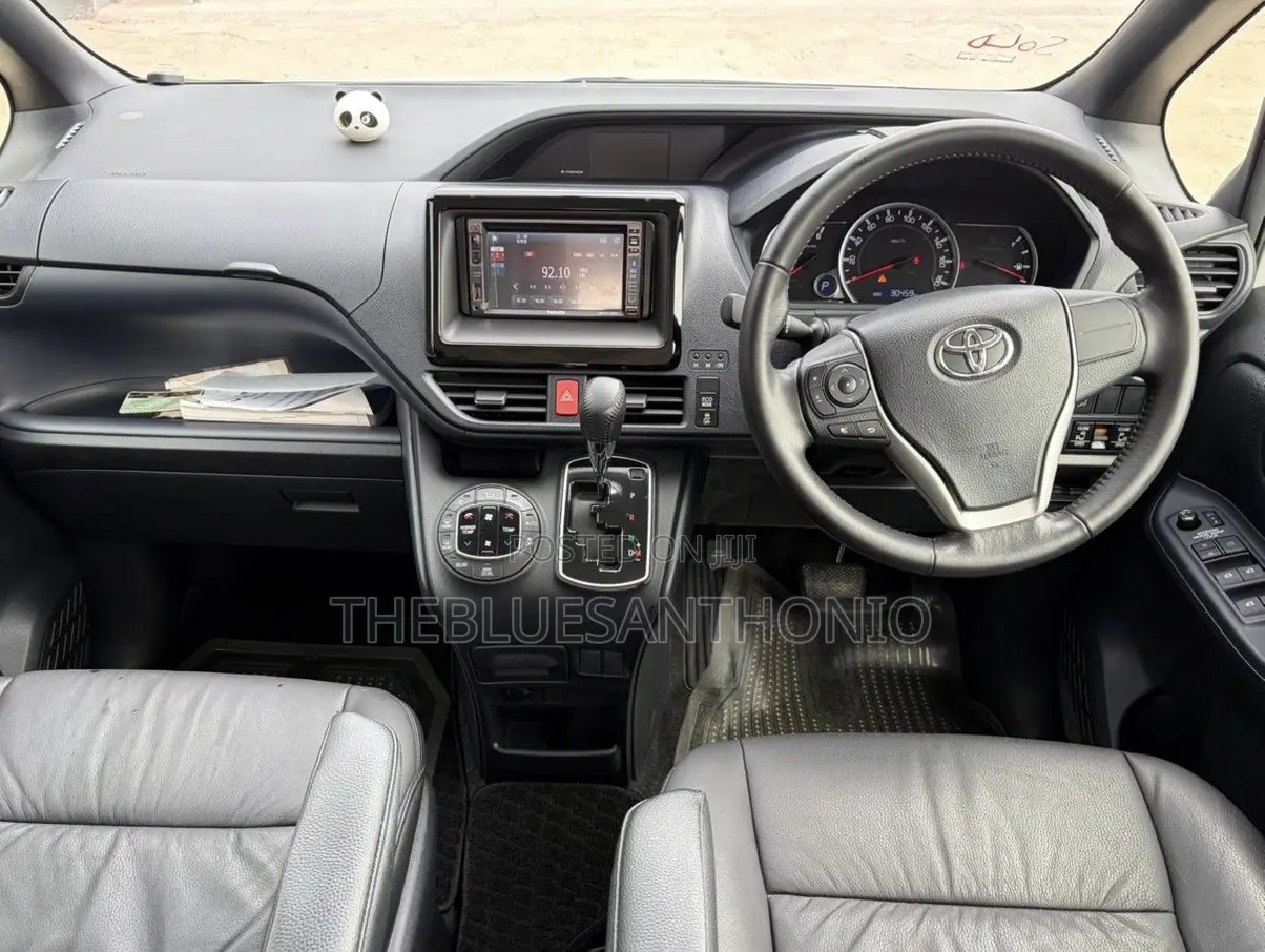 Toyota Noah 2014 White
