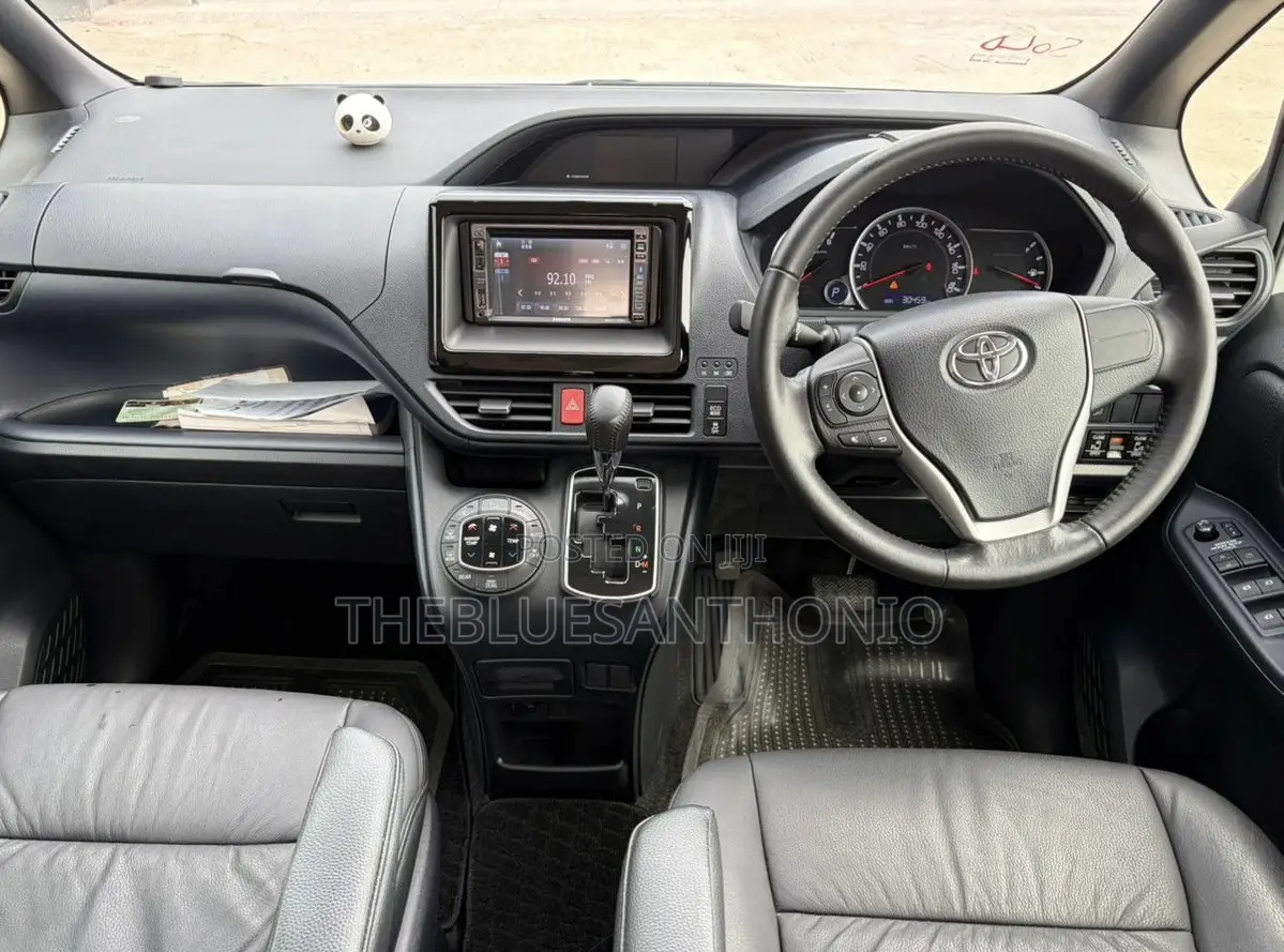 Toyota Noah 2014 White