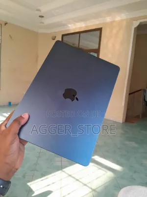 Laptop Apple MacBook Air 2024 M3 15-inch 16GB Apple M3 SSD 512GB