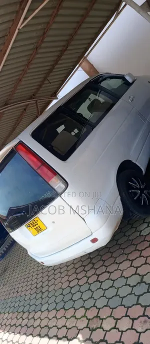 Toyota Noah 2002 White
