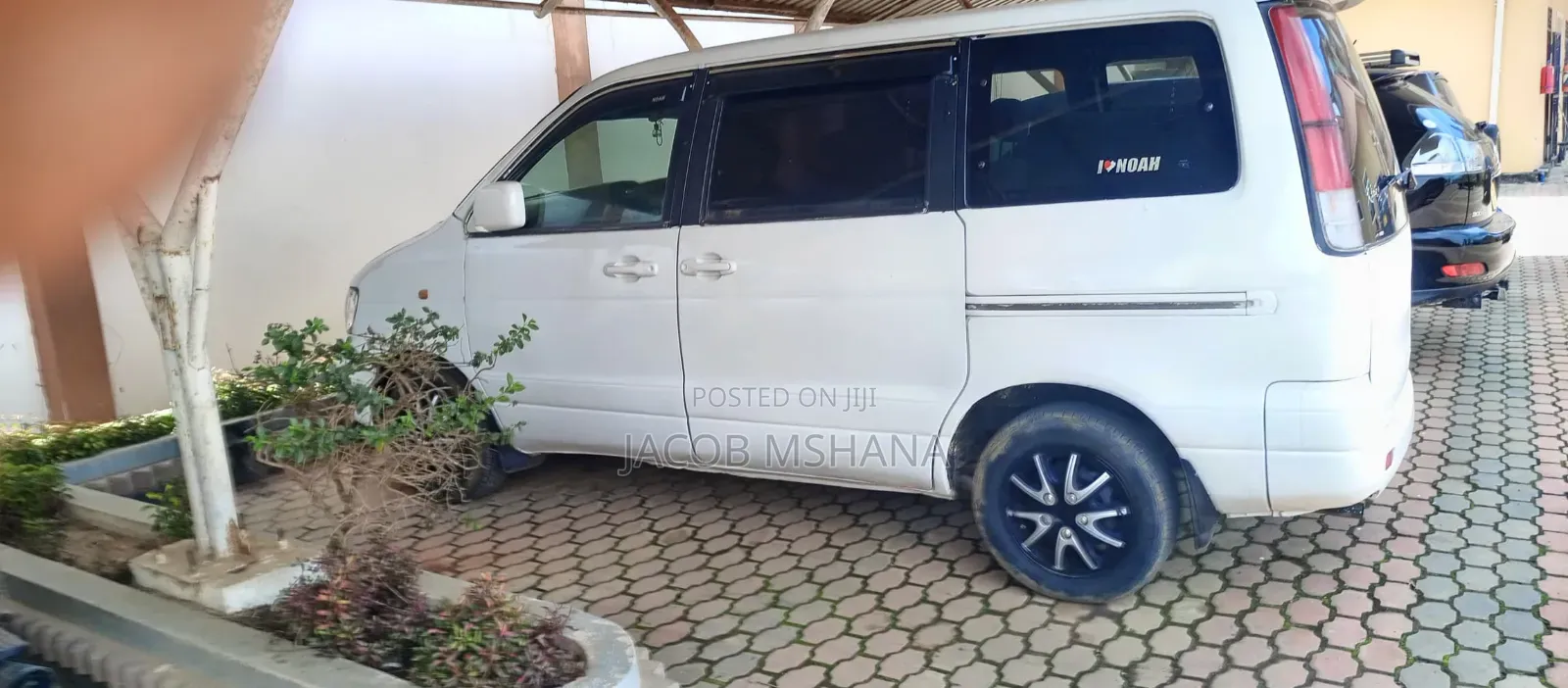 Toyota Noah 2002 White