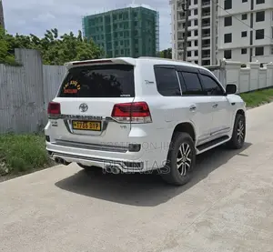 Toyota Land Cruiser 2020 White
