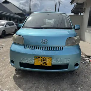 Toyota Porte 2004 Blue