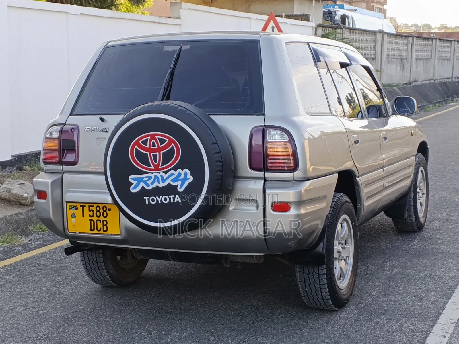 Toyota RAV4 Automatic 2000 Gray