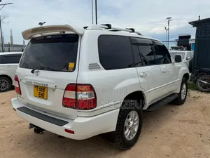 Toyota Land Cruiser 2005 White