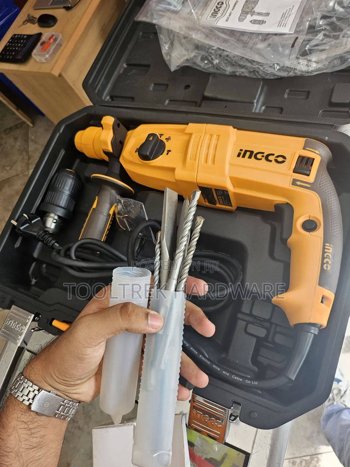 Ingco 800w Rotary Hammer 2 Chucks.