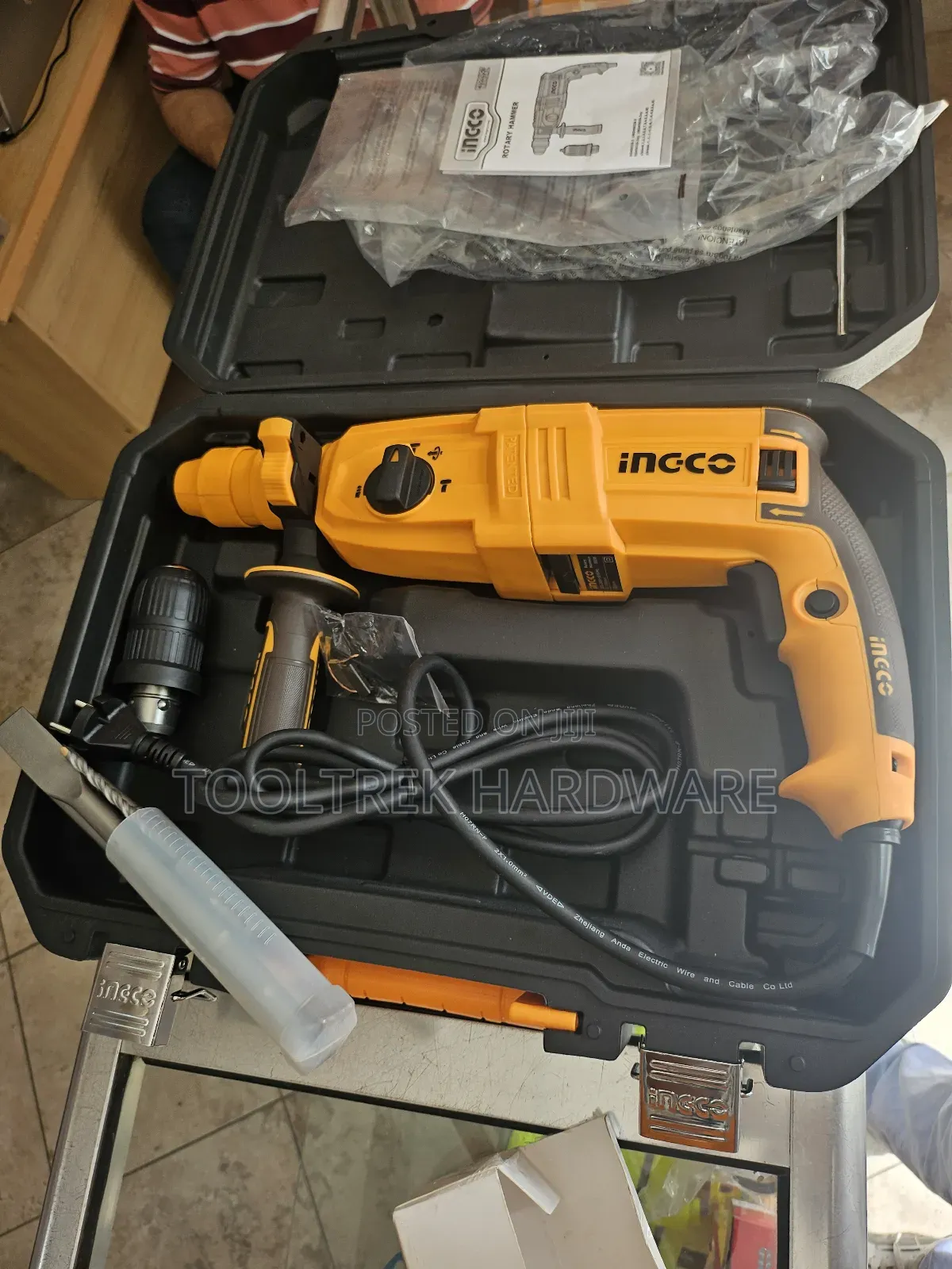 Ingco 800w Rotary Hammer 2 Chucks.