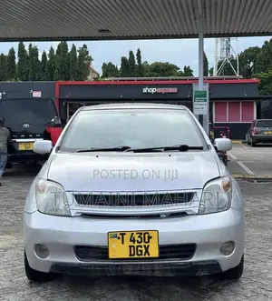 Toyota IST 2004 Silver