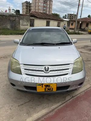 Toyota IST 2004 Silver