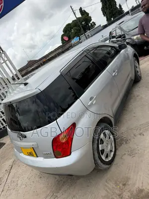 Toyota IST 2004 Silver