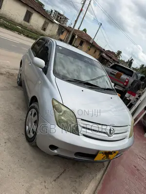 Toyota IST 2004 Silver