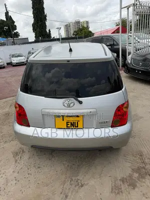 Toyota IST 2004 Silver