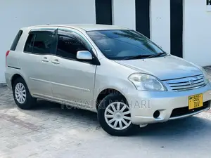 Toyota Raum 2005 Silver