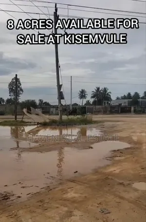 8 Acres Main Road Zinauzwa Kisemvule