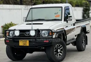 Toyota Land Cruiser 2012 White