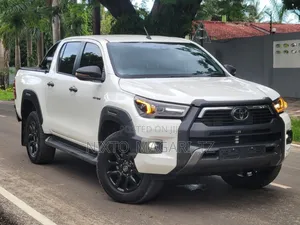 New Toyota Hilux 2025 White