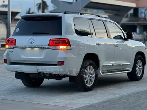 Toyota Land Cruiser 2020 White
