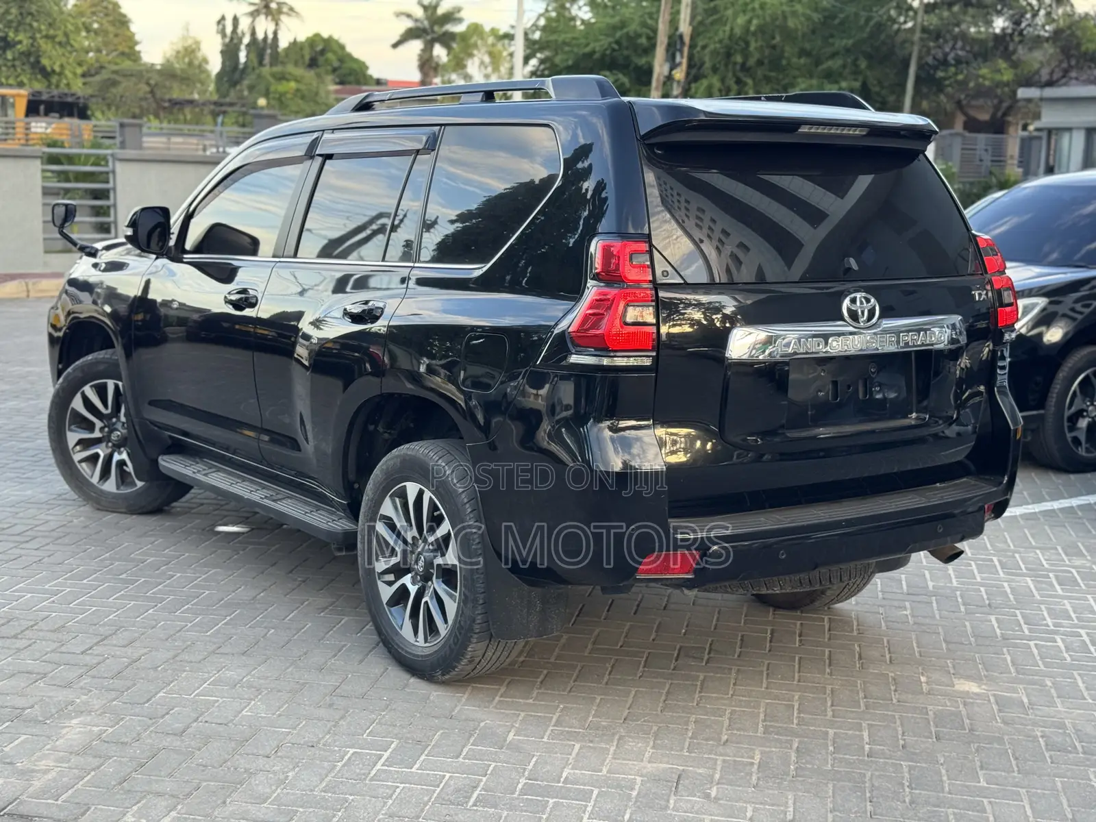 Toyota Land Cruiser Prado 2.8 2018 Matt Black