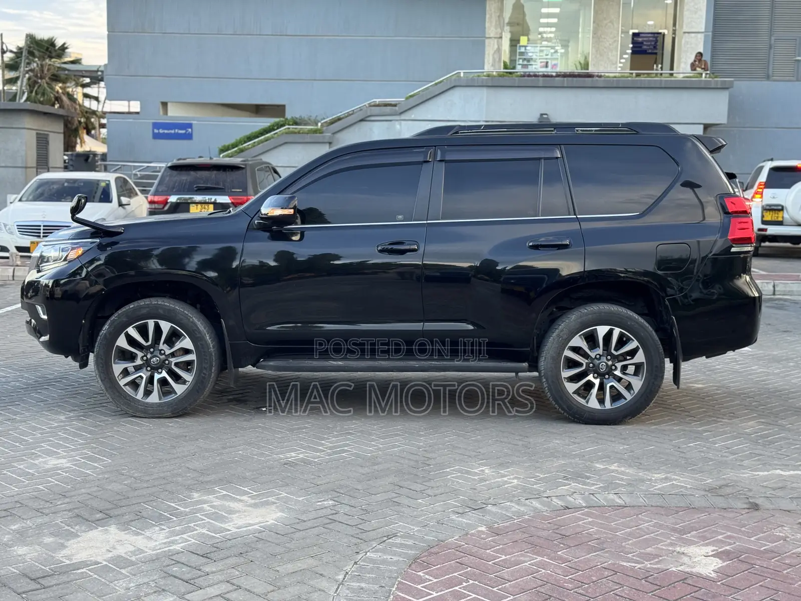 Toyota Land Cruiser Prado 2.8 2018 Matt Black