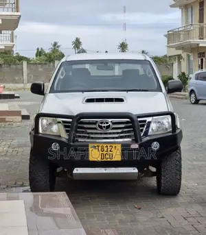 Toyota Hilux 3.0 D-4D 4x4 2014 Silver