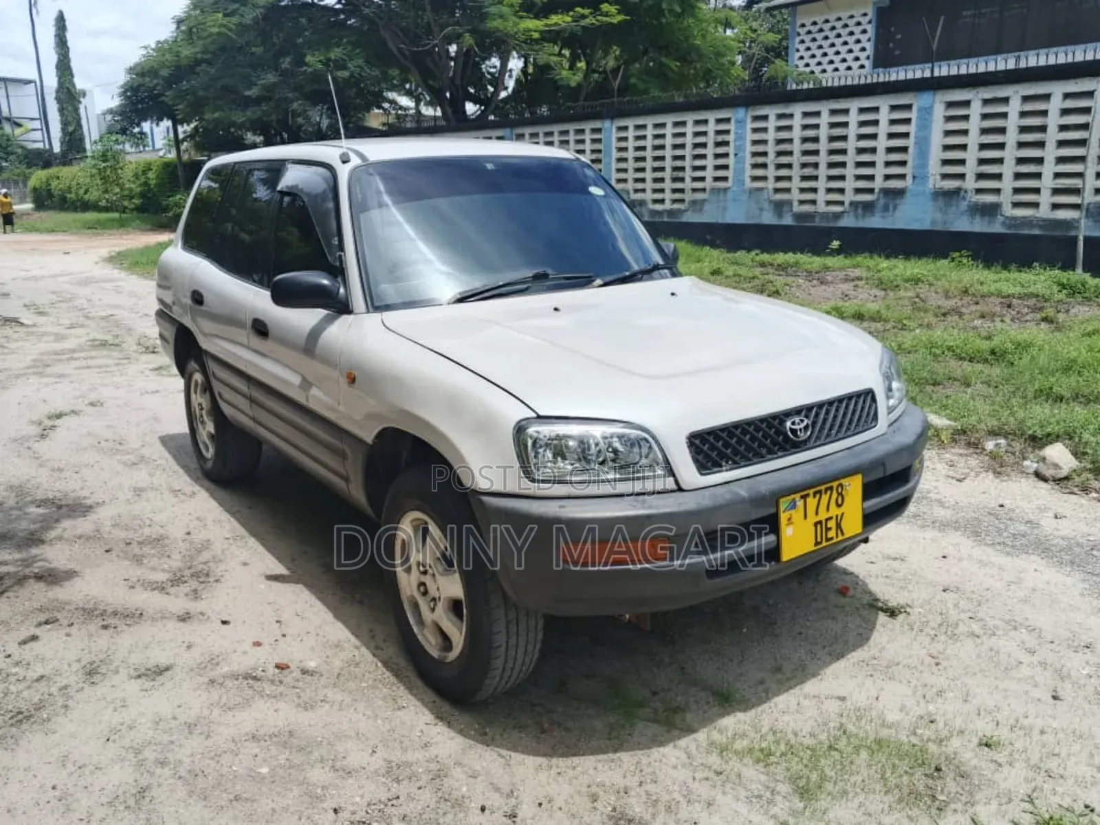 Toyota RAV4 1999 Silver