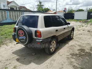 Toyota RAV4 1999 Silver