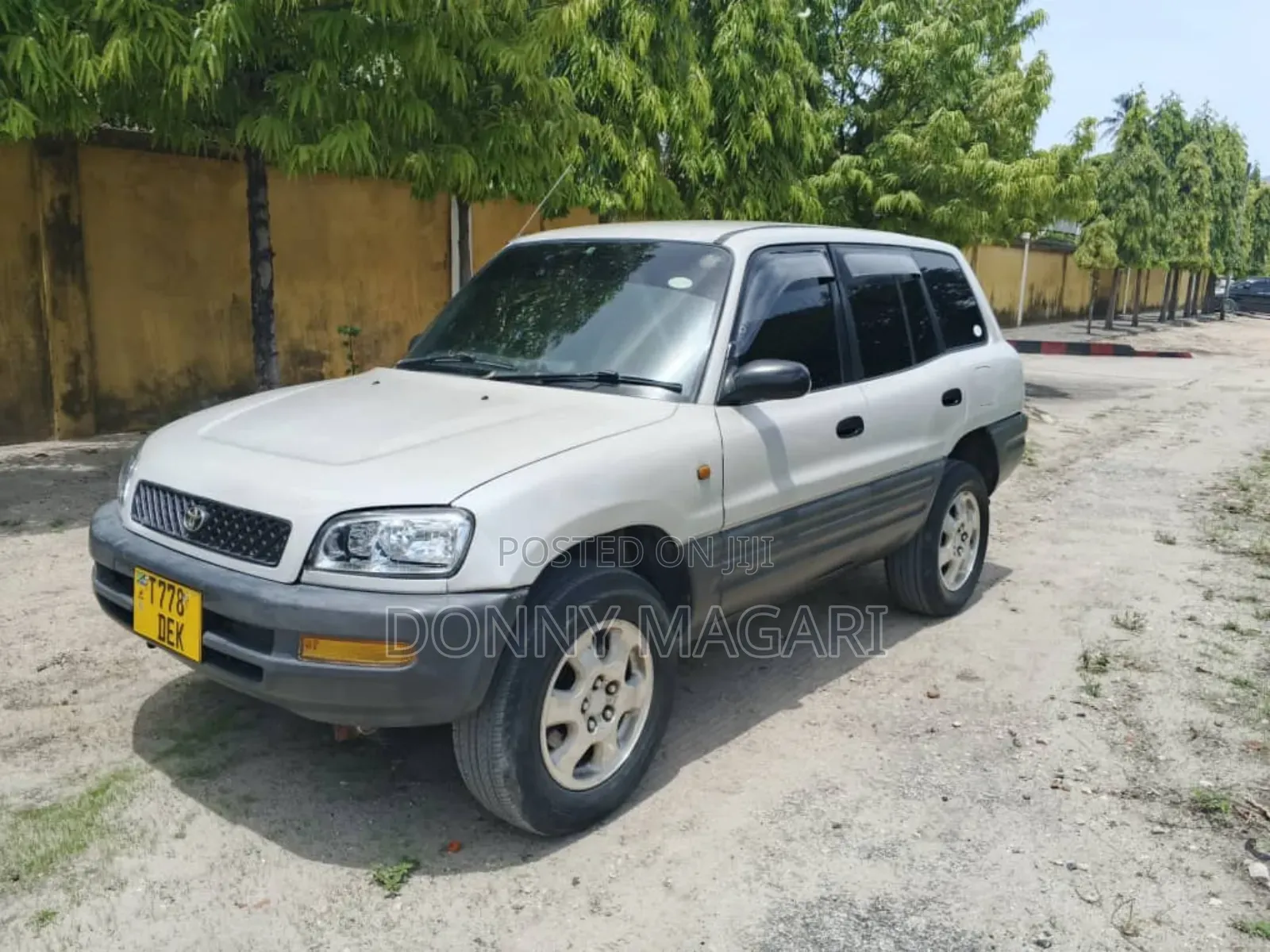 Toyota RAV4 1999 Silver