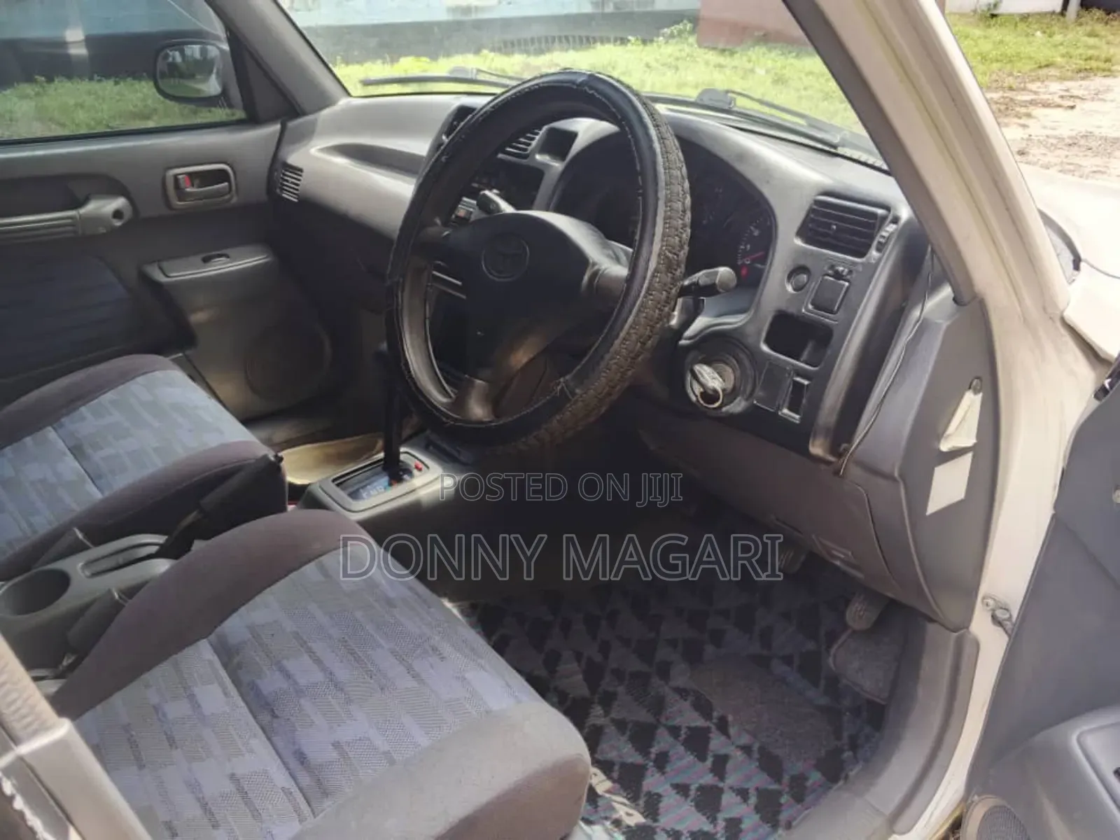 Toyota RAV4 1999 Silver