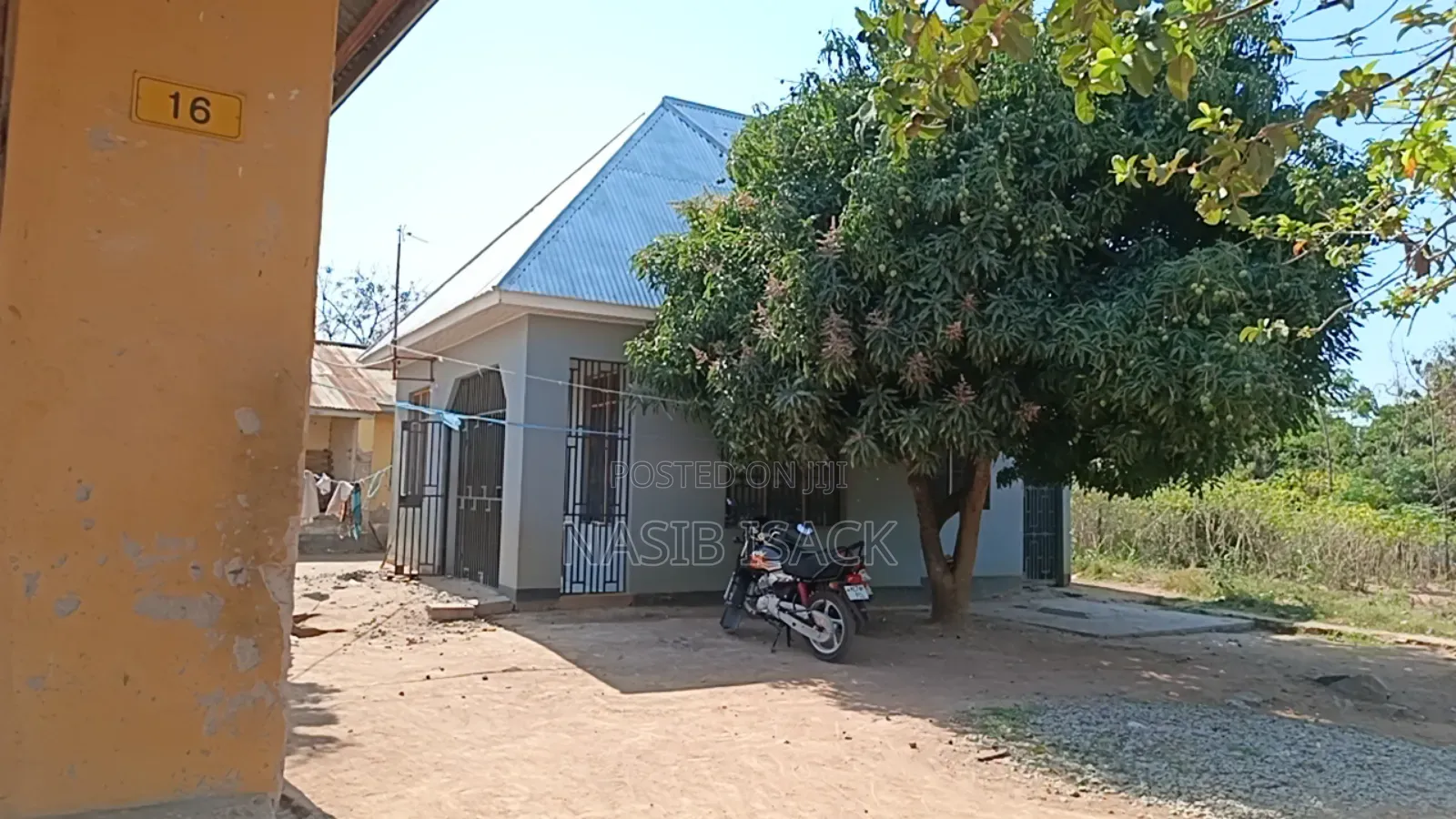 Furnished 20bdrm House in Mahina for sale