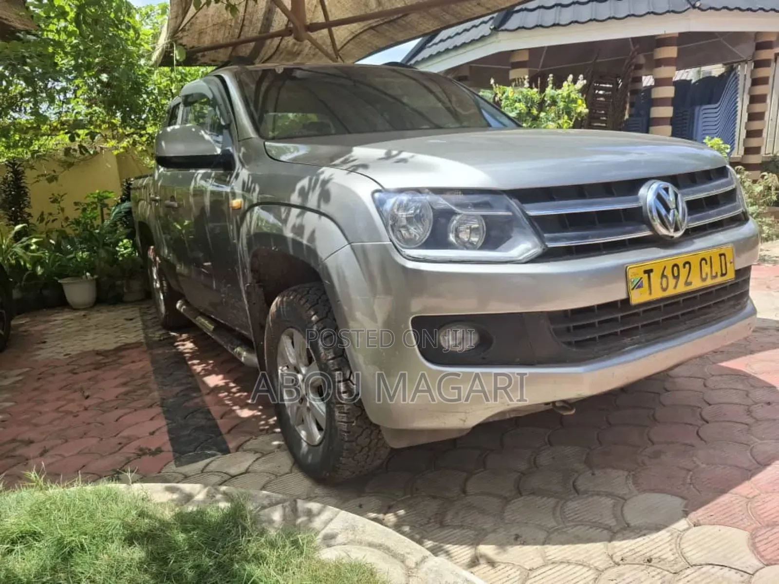 Volkswagen Amarok 2012 Beige