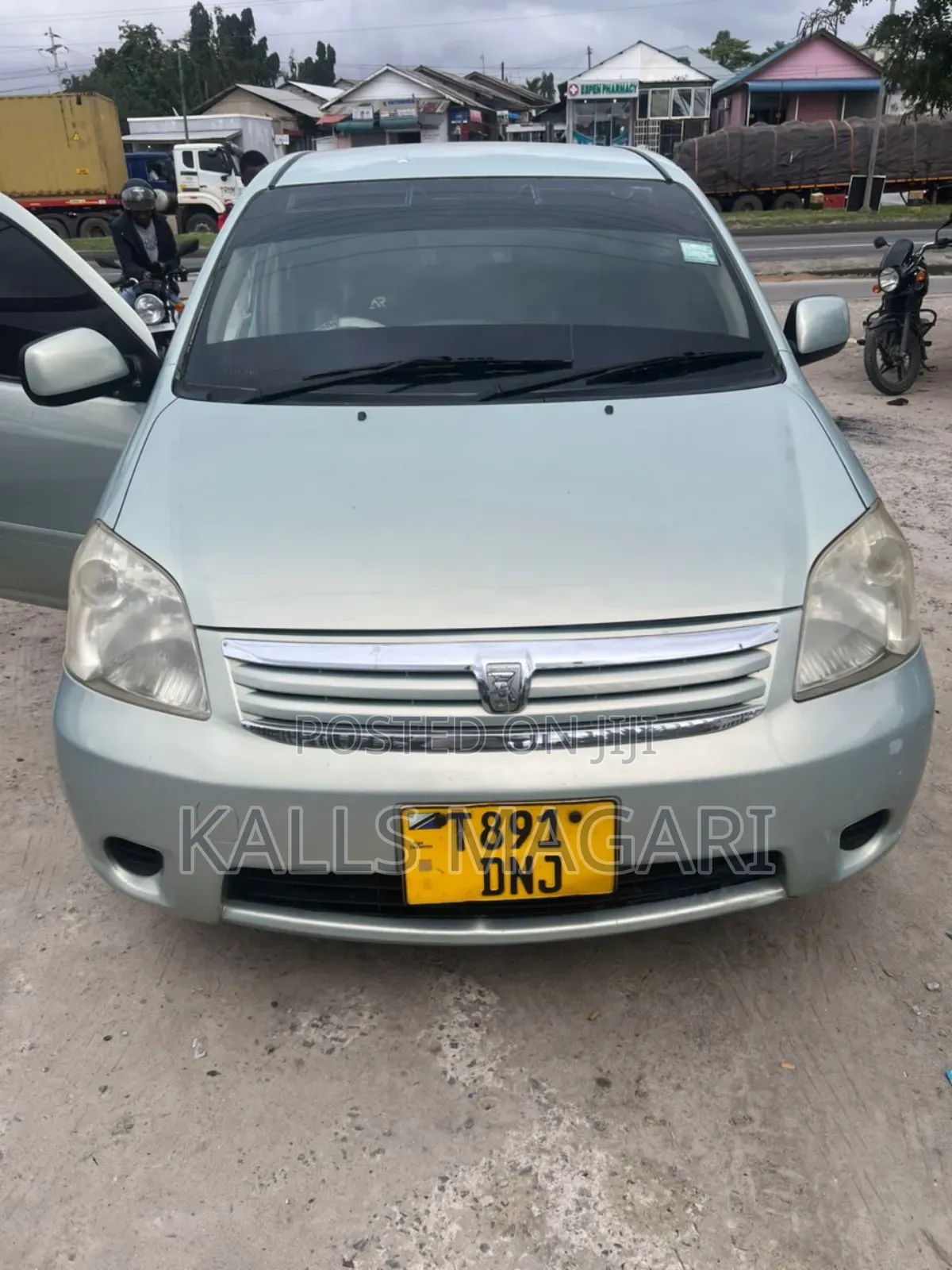 Toyota Raum 2004 Silver