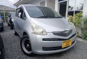 Toyota Ractis 1.3 FWD 2009 Silver