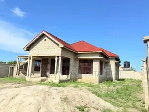 3bdrm House in Zinga for sale