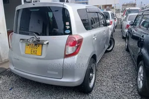 Toyota Ractis 1.3 FWD 2007 Silver