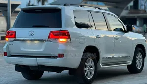 Toyota Land Cruiser 2020 White