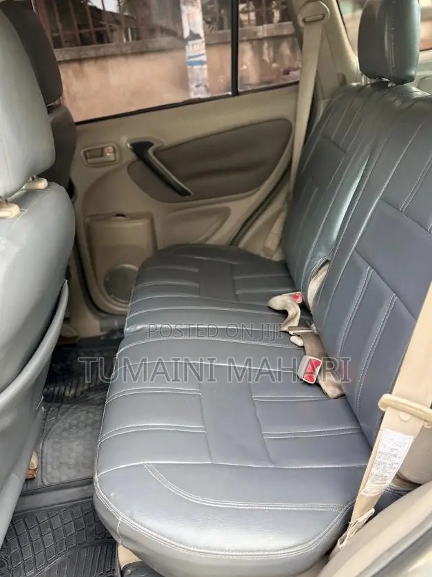 Toyota RAV4 2006 Gold