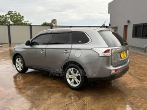 Mitsubishi Outlander 2.0 PHEV AWD 2014 Gray