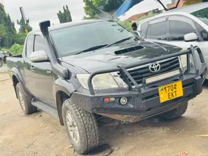 Toyota Hilux 2014 Black