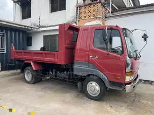 Mitsubishi Fuso 1995 Red