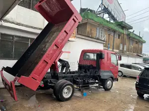 Mitsubishi Fuso 1995 Red
