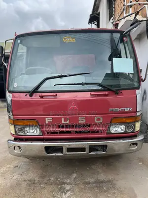 Mitsubishi Fuso 1995 Red